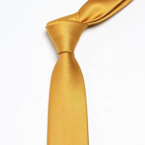 Cravatta Stretta Casual da Uomo 6cm, Colori Personalizzati Accettati, in Poliestere Microfibra Dorato con Tessitura Jacquard, Ecologica e Resistente - Product Image 2