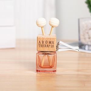 Oferta Especial: Mini Difusor de Perfume Portátil para Coche, de <span class=keywords><strong>Vidrio</strong></span> Cuadrado de 8ml, <span class=keywords><strong>con</strong></span> Clip para Ventilación y Tapa de Rosca - Product Image 4