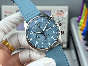 Relojes Mecánicos de Alta Calidad con Diseño Moderno y Función de Calendario - Product Image 2