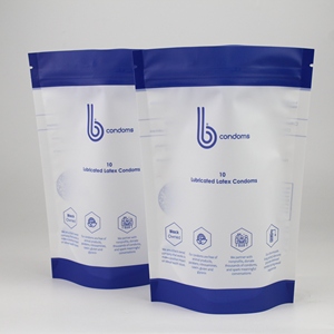 Pochettes debout en mylar à encoche facile à déchirer en matériau souple imprimé <span class=keywords><strong>personnalisé</strong></span> avec sac ziplock pour préservatif de soins personnels - Product Image 3