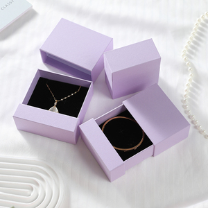 Boîte à bijoux en carton papier de luxe personnalisée de couleur violette pour colliers avec emballage coulissant et logo - Product Image 1