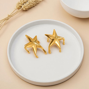 Style doux et romantique, avec une touche de sophistication. Étoiles en forme de goutte d'eau en acier inoxydable doré, simples mais polyvalentes. - Product Image 5