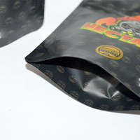 Emballage alimentaire personnalisé avec logo, sachet en plastique noir refermable, sachet debout, sachet en mylar anti-odeur