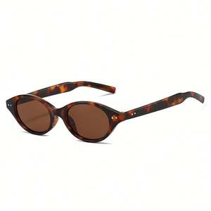 Gafas de Sol Cat Eye Vintage 2025 con Logotipo Personalizado, Montura Pequeña Ovalada con Remaches, Protección UV400 para Hombre y Mujer - Product Image 4