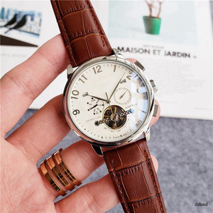 Reloj de Cuarzo Redondo Minimalista con Esfera Negra, Manecillas Doradas, Correa Milanesa de Acero Inoxidable, 38mm, Unisex, Analógico, de Moda - Product Image 1