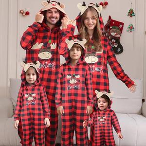 Combinaison thermique à carreaux rouge et noir pour Noël, avec logo sur le devant, pyjamas assortis pour la famille - Product Image 1