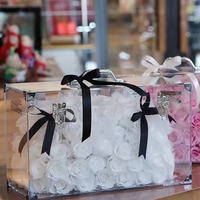 Roses éternelles en gros dans une valise acrylique transparente – Cadeau idéal pour la Saint-Valentin, un anniversaire ou un mariage