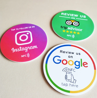 Support de table en acrylique personnalisé avec puce NFC pour avis sur les moteurs de recherche, partage de profil sur les réseaux sociaux et affichage du compteur de visites