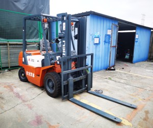 Precio barato usado HELI K25 2,5 Ton carretilla elevadora motor diésel 4x4 rueda móvil PLATAFORMA ELÉCTRICA herramientas de carga - Product Image 5