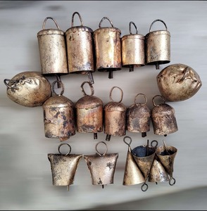 Excellent Quality Vintage Style 18 Pcs Iron Tin Cow <b>Bells</b> Casting Recycled Metal Hanging Decorative Wind <b>Chime</b> Home Garden Decor - Product Image 1