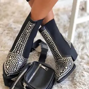 Mùa Thu Và Mùa Đông Sexy Phụ Nữ Nhọn Đinh Tán Kim Loại Ngắn Chelsea Boots Thời Trang Đinh Tán Đàn Hồi La Mã Mắt Cá Chân Cho Phụ Nữ