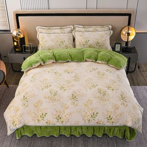 مجموعة لحاف من القطيفة المنفوشة الناعمة فائقة النعومة على الطراز الأوروبي 4 ، مجموعة مفروشات سرير ستائر مطرزة - Product Image 2