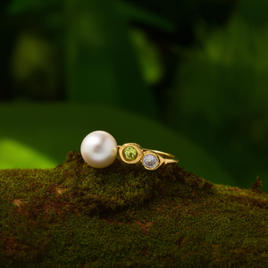 Anillo Elegante de Acero Inoxidable 316L con Baño de Oro PVD, Diseño Sostenible y Resistente con Perla y Piedras Preciosas - Product Image 3