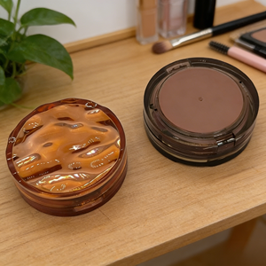 ตลับรองพื้นแบบแม่เหล็กทรงกลมสีน้ำตาล ขนาด 15 กรัม ผลิตจากวัสดุ ABS/PP เป็นมิตรต่อสิ่งแวดล้อม พร้อมกระจก  รับทำโลโก้ตามสั่ง - Product Image 4