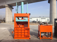 Presse verticale hydraulique 100T pour bouteilles PET, idéale pour la compression des déchets plastiques, la réduction de stockage et les opérations de recyclage