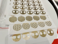 Impression personnalisée du logo 3D Autocollant à transfert fort UV Autocollants auto-adhésifs pour la formation d'électrons en or métal nickel étanches