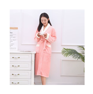 Peignoir en microfibre élégant et confortable à prix raisonnable pour femmes - Product Image 1