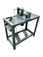 Machine manuelle de décorticage et de pelage des noix de cajou, pour l'élimination de la peau et le brisage des noyaux