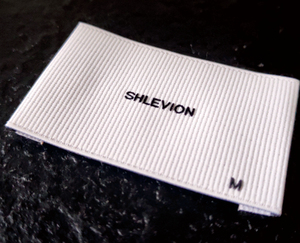 Tùy Chỉnh Logo In Thời Trang An Toàn Dệt Nhãn Sew On Thiết Kế Dệt Nhãn Màu Vàng Có Thể Giặt Nhãn Hiệu Riêng Cho Quần Áo - Product Image 1