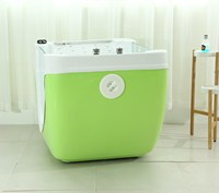 Baignoire italienne moderne à hydromassage pour bébé avec lumières colorées et cascade Installation facile sur pied Appartement