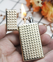 Vente en gros Briquet carré pour fumer Recharge pour fumer Briquet kérosène Briquet métal Feuerzeugen