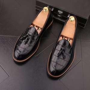 Mocasines sin cordones para hombre, zapatos de cuero de estilo británico, 2025 nuevos mocasines casuales de negocios con punta en pico - Product Image 3