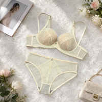 Ensemble soutien-gorge et culotte en dentelle rose crème, avec armatures, maille aérée, deux pièces, bretelles réglables, orné d'une breloque bijou pour femme