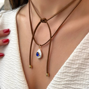 Collar de Perlas Naturales de Agua Dulce con Circonita y Baño de Oro de 18K PVD en Oferta - Product Image 4