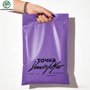 Sac d'emballage pour vêtements pour animaux de compagnie en matériau CPE refermable avec fermeture éclair et logo personnalisé imprimé - Product Image 5