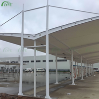 Structure de membrane tendue en PTFE/PVDF moderne, imperméable, ignifuge et résistante aux UV pour abri de voiture extérieur