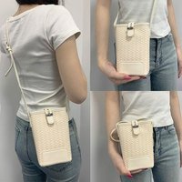 Sac bandoulière texturé en PU, surface agréable au toucher, grande capacité de rangement, plusieurs compartiments, convient aux cosmétiques et aux batteries externes