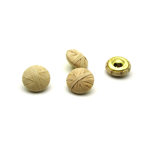 زر عرقوب نحاسي مغطى بالرافية الطبيعية الزخرفية المصنوعة يدويًا بلون مخصص للملابس - Product Image 4