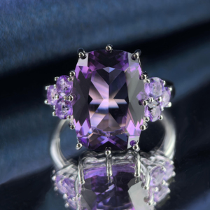 Anello Artigianale in Argento Sterling 925 con Ametista Taglio Cuscino e Gemma Viola Scintillante per Occasioni Nuziali - Product Image 4