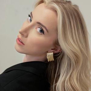 Pendientes Cuadrados de Acero Inoxidable con Textura Ondulada en Oro de 18K Estilo Europeo y Americano, Pendientes Geométricos Minimalistas de Acero Inoxidable - Product Image 2