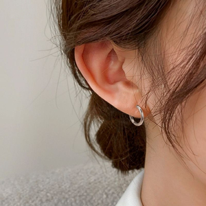 Boucles d'oreilles créoles en acier inoxydable poli faites à la main |   Couleurs Or PVD, Or Rose, Noir et Argent |   Hypoallergénique et durable - Product Image 4