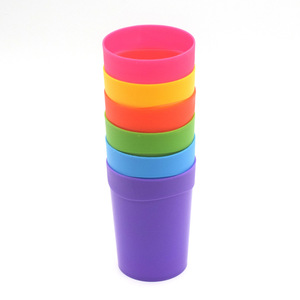 Gobelets en plastique arc-en-ciel 400 ml, lot de six pour pique-nique - Product Image 2