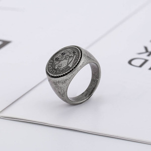 แหวนเงินไทเทเนียมสไตล์ยุโรปอเมริกันย้อนยุค ลายเหรียญรูปคน 3 มิติ สำหรับผู้ชาย ของขวัญเครื่องประดับ - Product Image 2