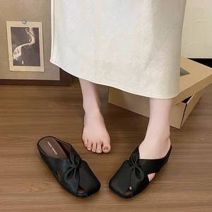 Tendencias de moda de verano: sandalias de mujer con punta abierta, versátiles, con diseño de tiras y una falda resistente. - Product Image 4