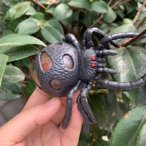 Jialedi Araña Negra de Halloween, Juguete Peculiar, Bola de Araña con Cuentas de Color Dorado, Antiestrés, Divertida y Duradera - Product Image 2