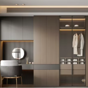 Dressing sur mesure haut de gamme, armoire encastrée de luxe avec cloison en verre et éclairage LED pour chambre de villa - Product Image 1