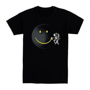 Camiseta Smile Face Astronaut, color negro, cuello redondo, diseño gráfico, unisex, talla para adultos - Product Image 2