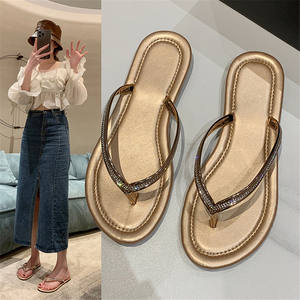 NK728 صندل صيفي بتصميم جديد مناسب للارتداء في الخارج للأقدام شبشب مسطح ونعل للشاطئ للنساء - Product Image 2