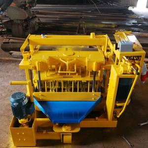 ماكينة تشكيل كتل الإسمنت الهيدروليكية المتنقلة الكبيرة والصغيرة ، ماكينة تشكيل كتل الإسمنت المجوفة ، ماكينة صنع الطوب بمحرك الخرسانة الخام - Product Image 5