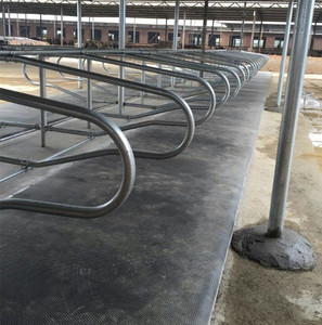 Système de matelas pour vaches durable avec couverture supérieure en caoutchouc et noyau en mousse à mémoire de forme souple pour le bien-être des vaches et un confort maximal - Product Image 5