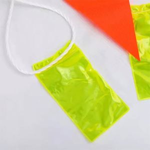 Vente directe d'usine personnalisé Orange bruant Pvc vinyle 45 drapeaux sécurité fanion chaîne drapeau avec bande de treillis réfléchissante - Product Image 4