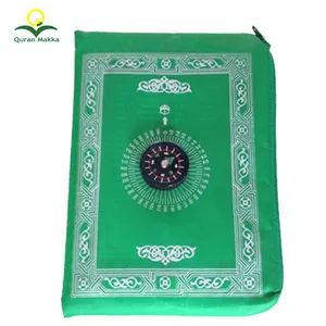 China Hot Verkoop Draagbare Waterdichte Polyester Islamitische Moslim Gebed Mat Tapijt Met Kompas