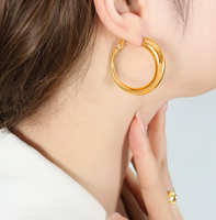 H0078 Boucles d'oreilles pendantes tendance pour femme, polyvalentes, style Hong Kong, en acier inoxydable, résistantes à la décoloration, cercle creux, or 18 carats