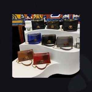 Bolso cuadrado pequeño minimalista retro para mujer, bolso informal de moda de otoño, de color sólido, de PU, abierto, de poliéster. - Product Image 3