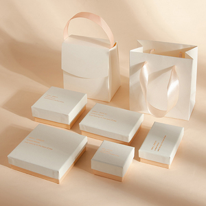 2023 personnalisé luxe estampage à chaud blanc imprimé tiroir coulissant Satin bijoux emballage boîte-cadeau avec poignée - Product Image 5