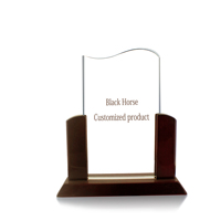 Trophées en cristal K9 de luxe faits à la main en gros, avec logo personnalisé, plaque en cristal transparent imprimée UV, base en bois, tendance mode